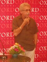 Naseeruddin Shah at the DVD launch of Bombay Our City and War and Peace by Anand Patwardhan in Oxford Bookstore, Mumbai on 22nd Aug 2012 (5).jpg